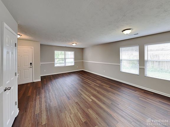 4th image of 2852 Park Knl