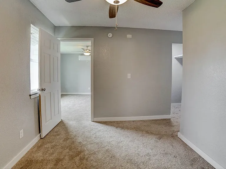 42nd West Apartments — Photo 6