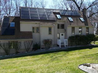 955 Dunbar Hill Rd, Hamden, CT 06514