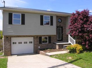 350 Raceview Dr, Ona, WV 25545