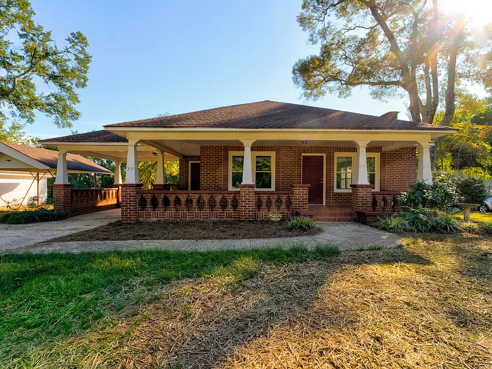 319 W Main St