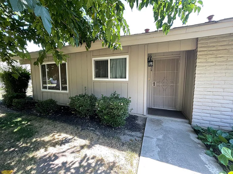617 W Granger Ave #34 — Photo 3