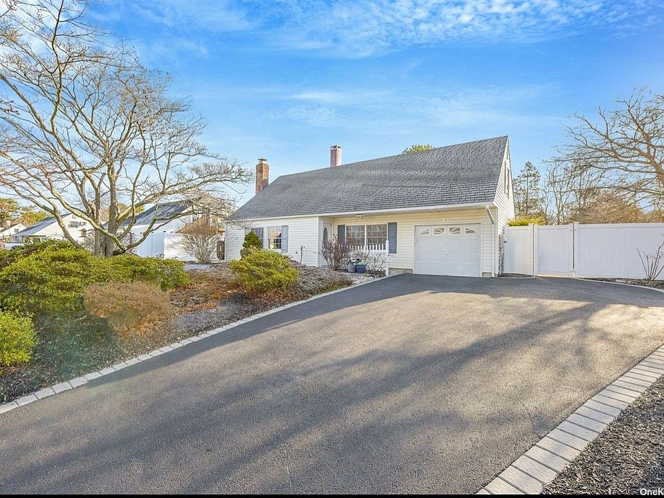 23 Torrey Pine Lane, Medford, NY 11763 Zillow