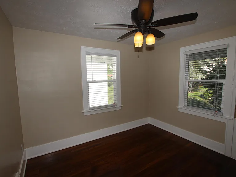 4816 Burt St #1/2-2 — Photo 16