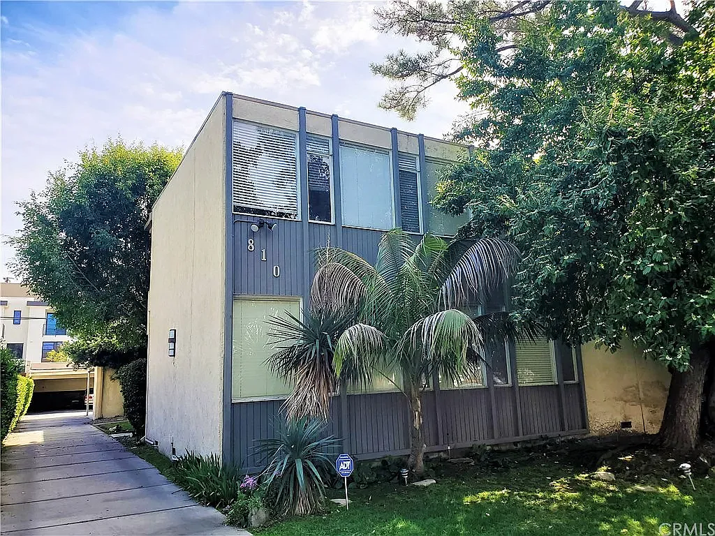 2 bed, 729 sqft, $2,900 — Photo 1