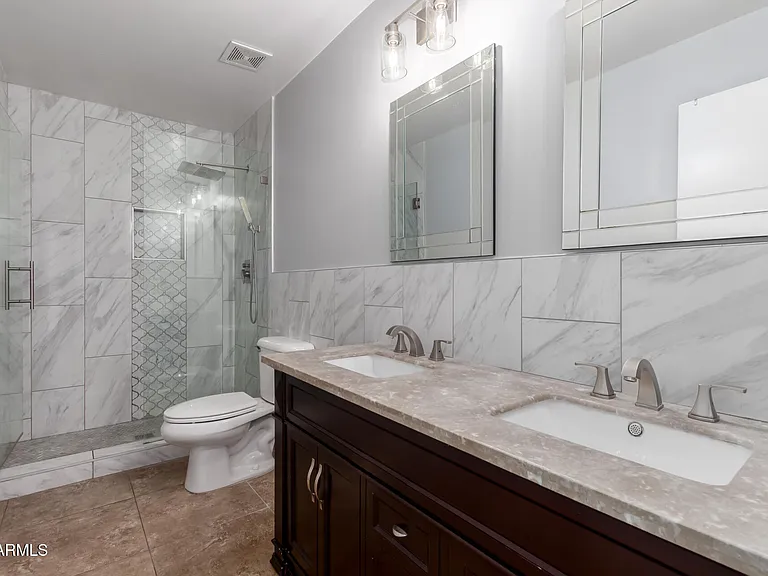 8406 W Pioneer St — Photo 34