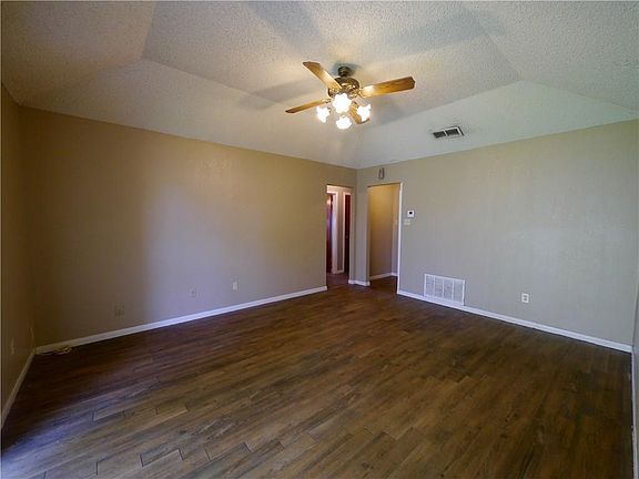 3rd image of 2610 Allencrest Dr