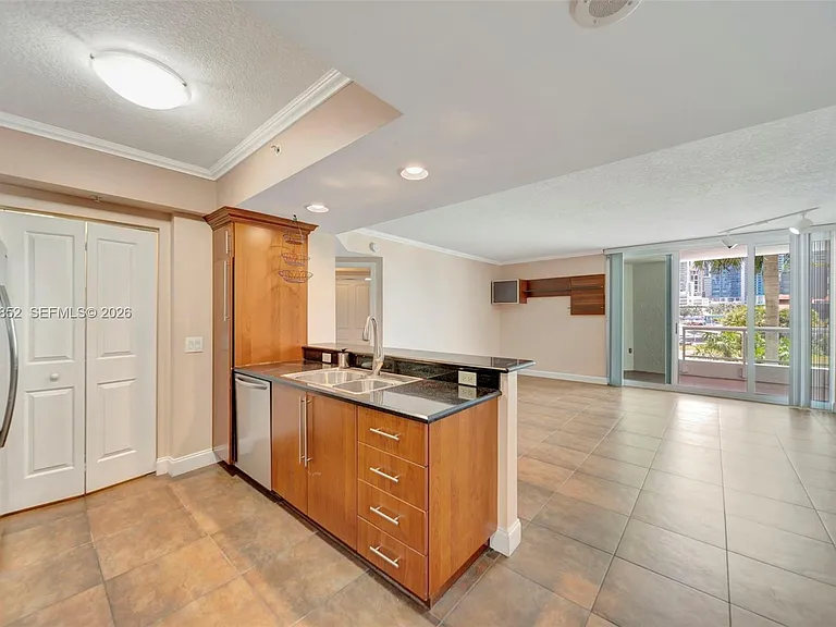 401 SW 4th Ave #203 — Photo 33