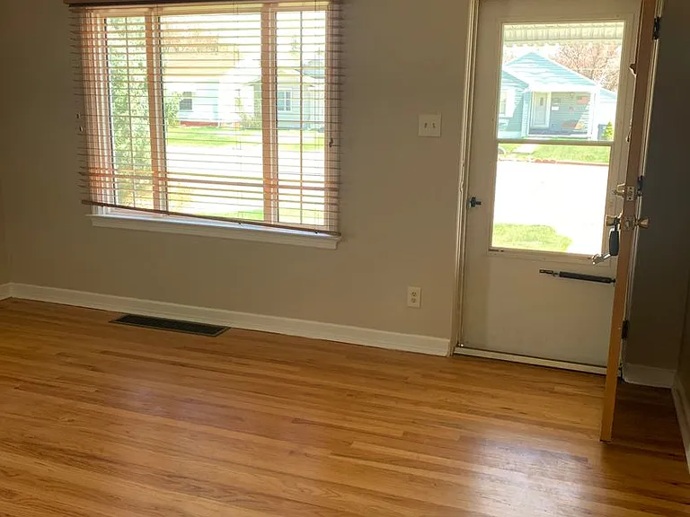 3318 Dillon Ave — Photo 3