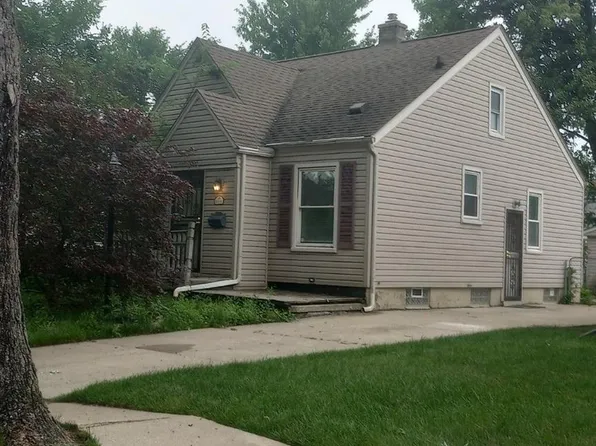 20509 Elkhart St, Harper Woods, MI 48225
