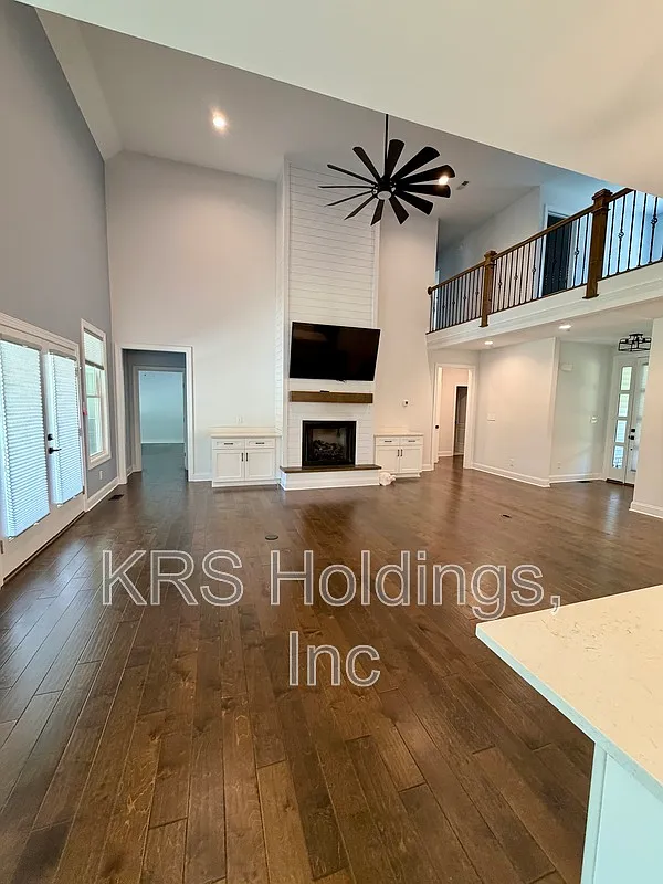 4 bed, 4.0 bath, 3543 sqft, $2,950 — Photo 4