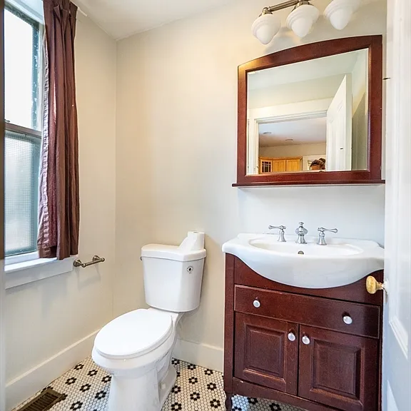 12 Adella Pl — Photo 7