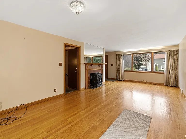 444 Buckingham Ave — Photo 8