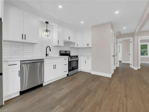 126 Auburn Ave, Hamilton, ON L8K 3B2