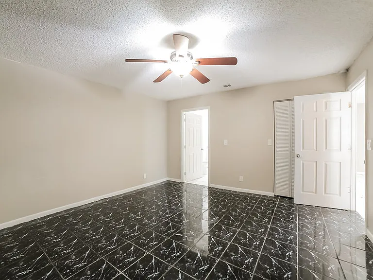 5901 Lincoln Cir W — Photo 9