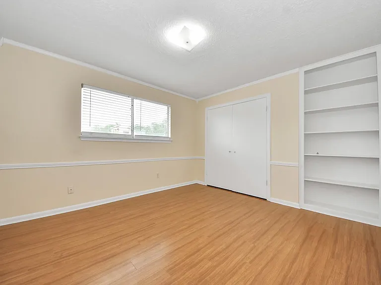 11411 Briar Forest Dr — Photo 37