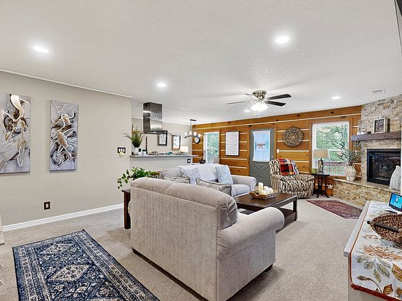 4th image of 1691 Ponderosa Dr