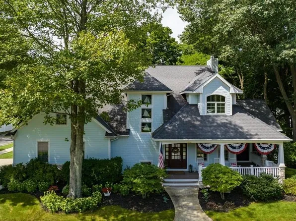 35 Streamwood Dr, South Haven, MI 49090