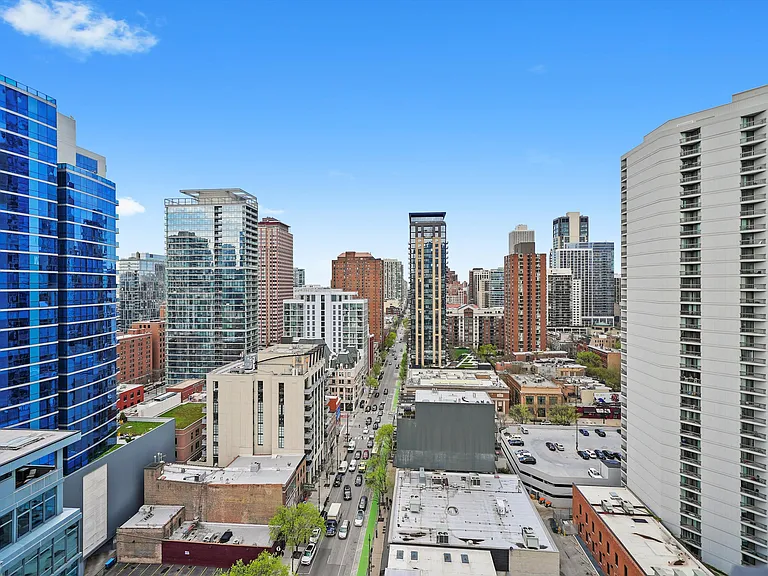 70 W Huron St #21B — Photo 18