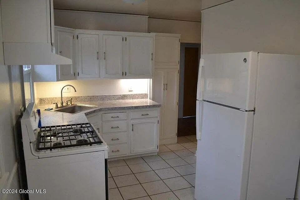 2 bed, 825 sqft, $2,000 — Photo 3