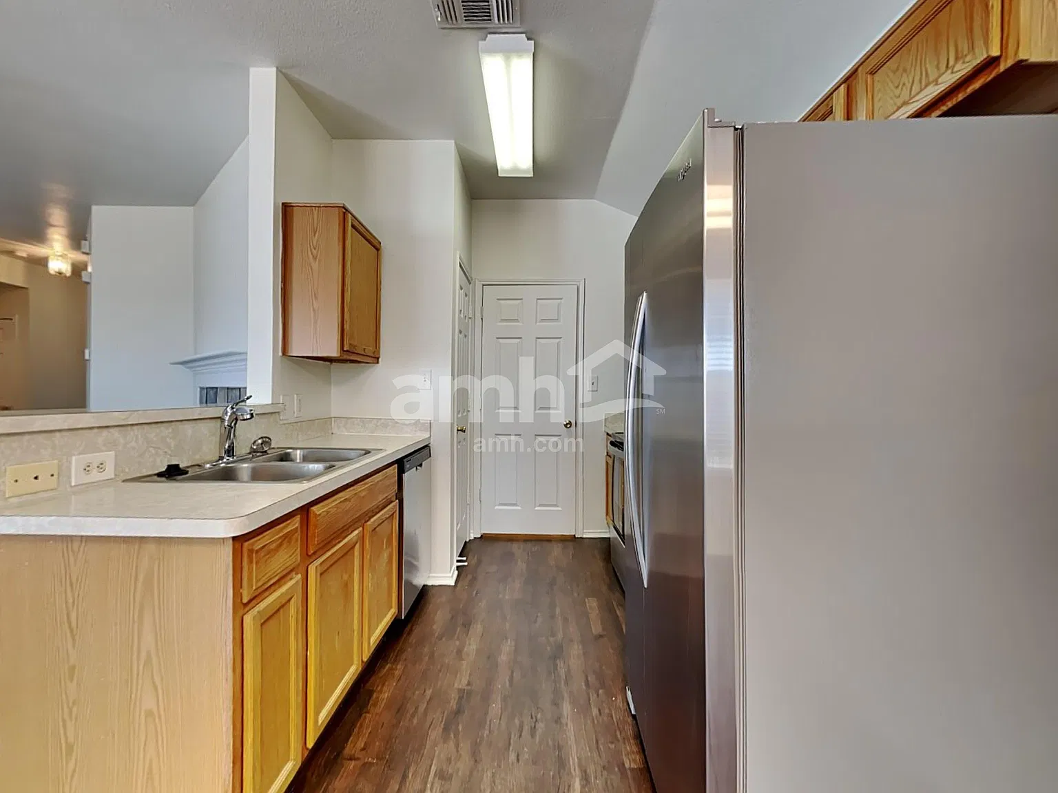 3 bed, 2.0 bath, 1247 sqft, $1,955 — Photo 3