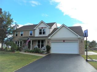 44 Stony Brook Dr, Lancaster, NY 14086