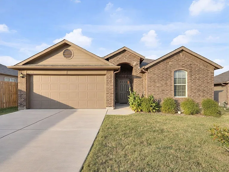 5913 Diamondleaf Bnd — Photo 1
