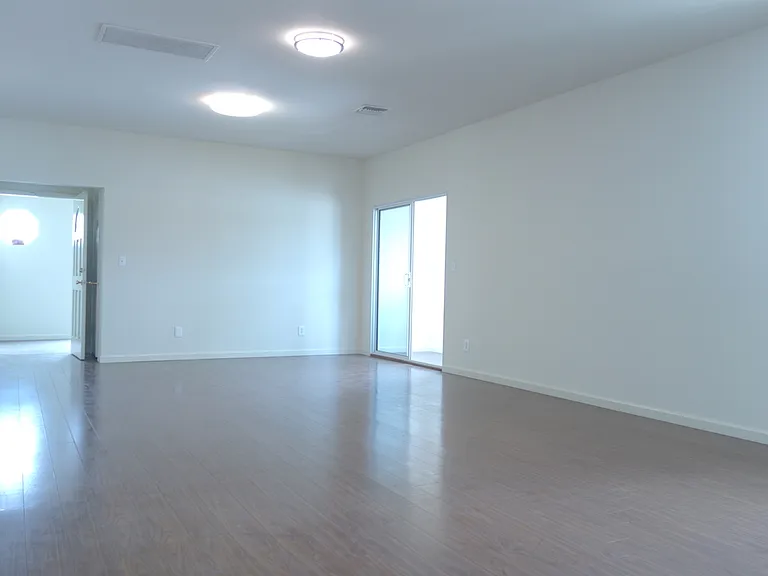 4426 Prospect Ave — Photo 14