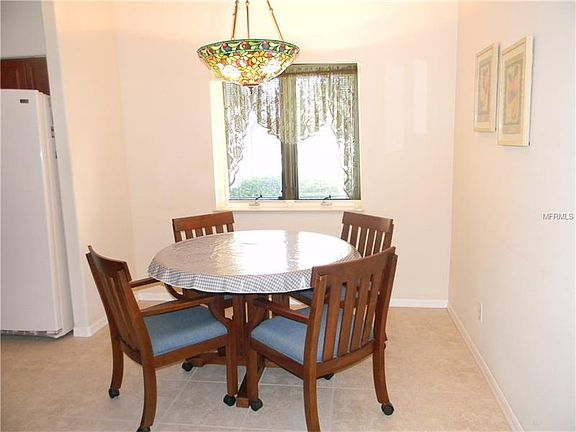 4th image of 8246 Palmview Ct