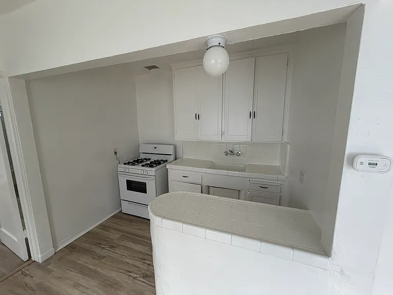 300 E 4th St #D — Photo 4