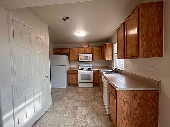 2nd image of 610 Starlite Dr Unit D