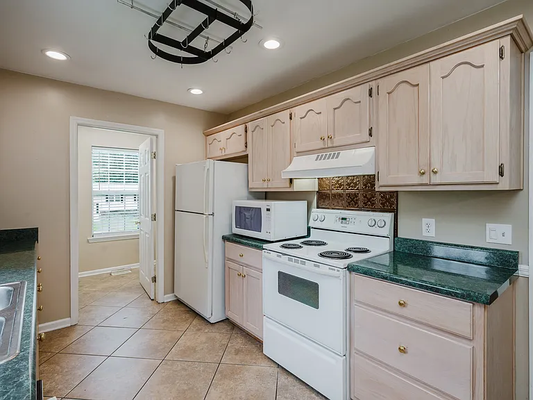 120 Lynn Dr — Photo 13
