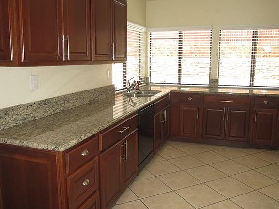 4th image of 23550 Ashwood Ave