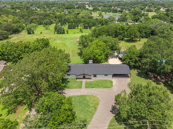 3rd image of 616 E Moonlight Dr