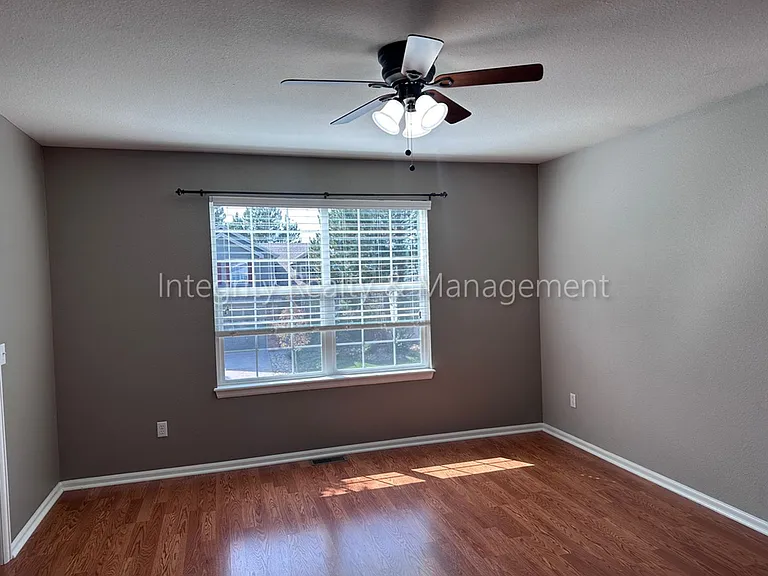 1041 Laurenwood Ln — Photo 28