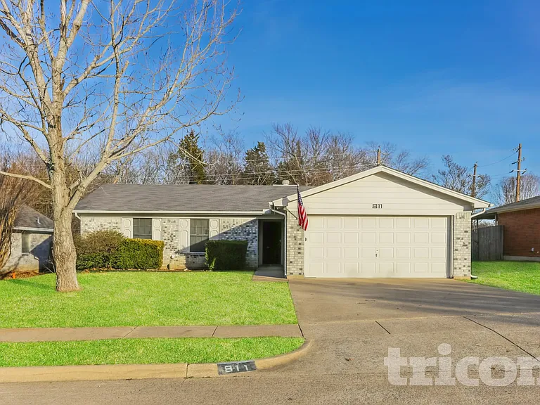 811 Young Dr — Photo 1