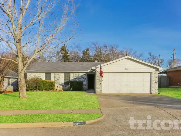 811 Young Dr, Cedar Hill, TX 75104