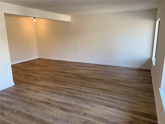3rd image of 307 Beechwood Ln