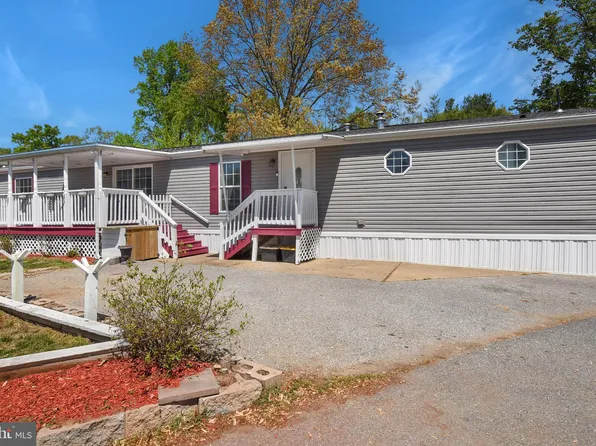 215 5th St, Lothian, MD 20711