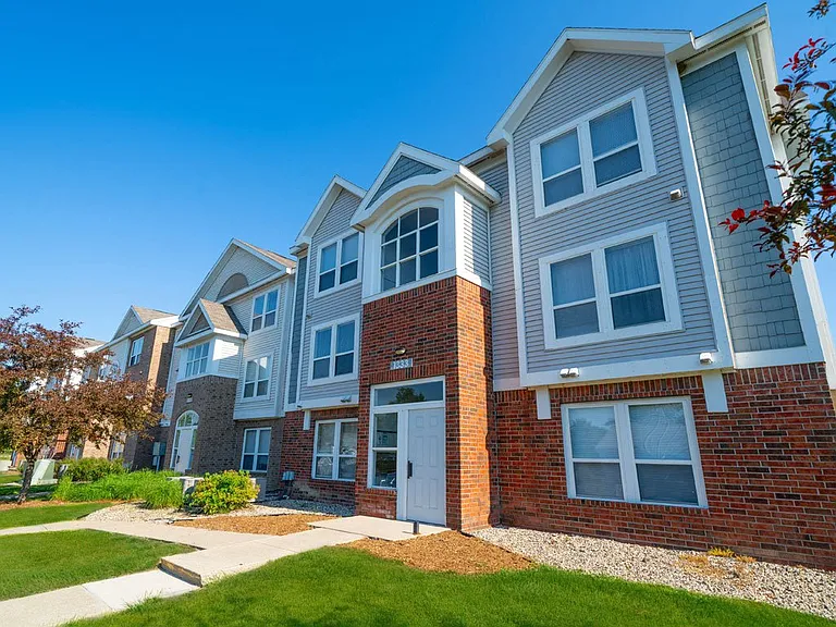 Exterior view at Heatherwood Apartments, Grand Blanc, Michigan