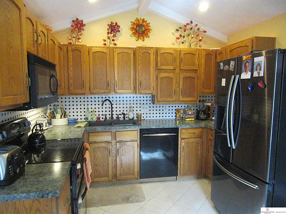 2nd image of 210 Merwood St
