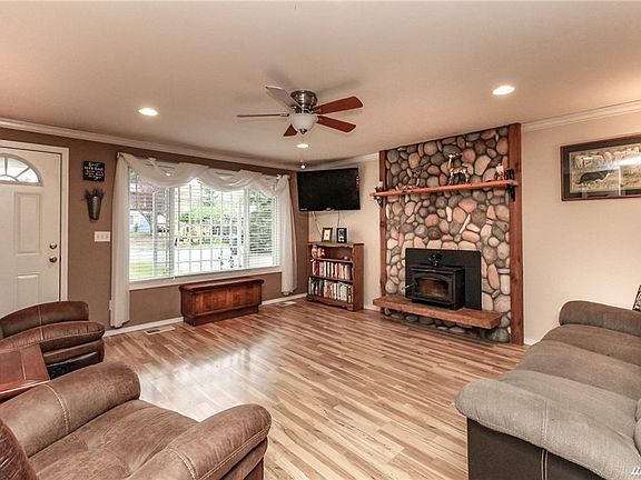 5th image of 23814 65th Avenue Ct E