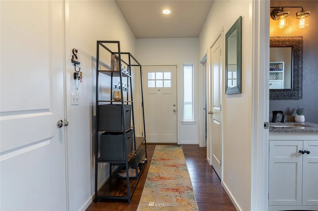 4 bed, 2.5 bath, 1554 sqft, $3,400 — Photo 3