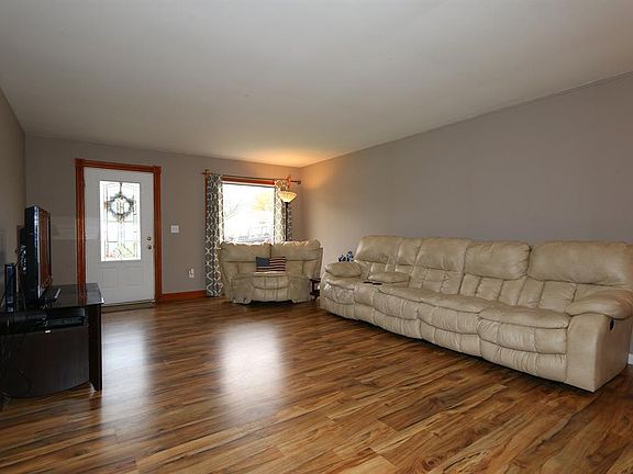 2nd image of 2588 Retford Dr