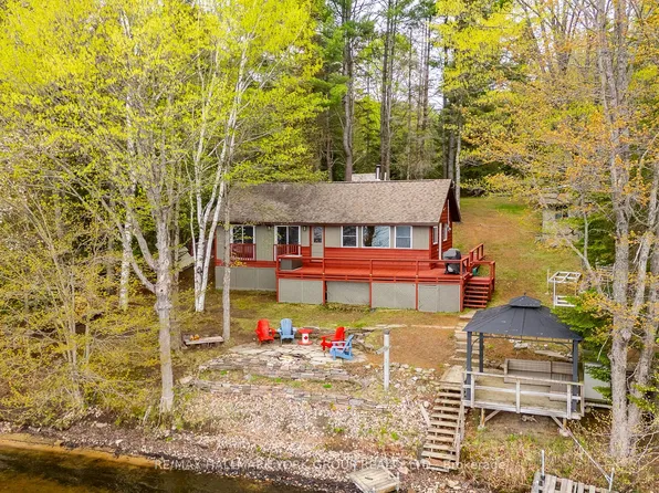 1040 Ted Carr Ln, Algonquin Highlands, ON K0M 1J1