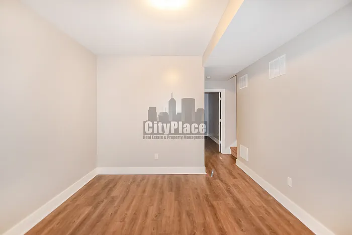 1223 E New York St — Photo 10