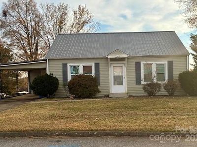 2219 6th Ave NW, Hickory, NC, 28601