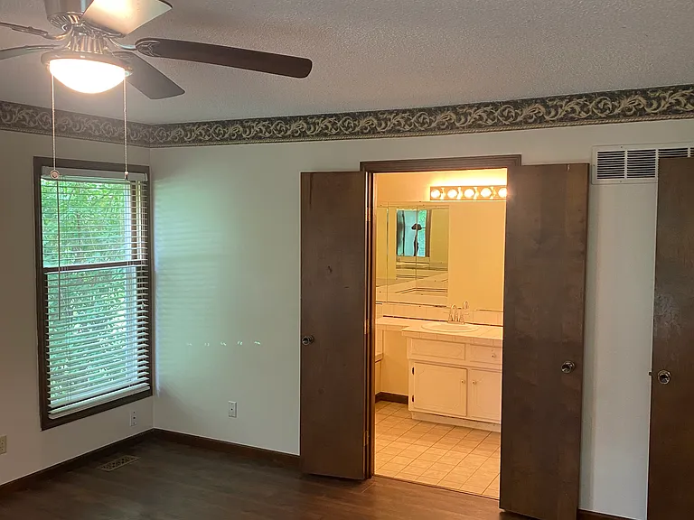 1501 Medinah Rd — Photo 20