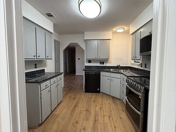 5th image of 1300 Oak Ridge Est