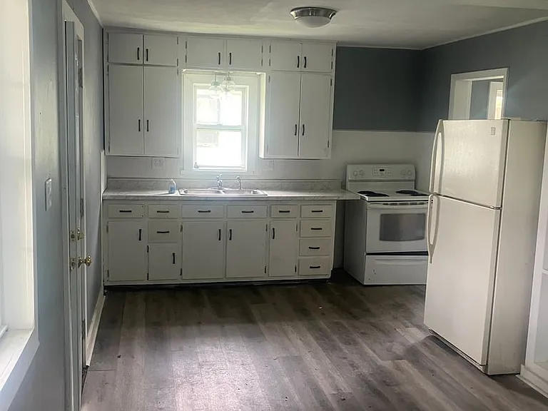 1105 E Mulberry St — Photo 9